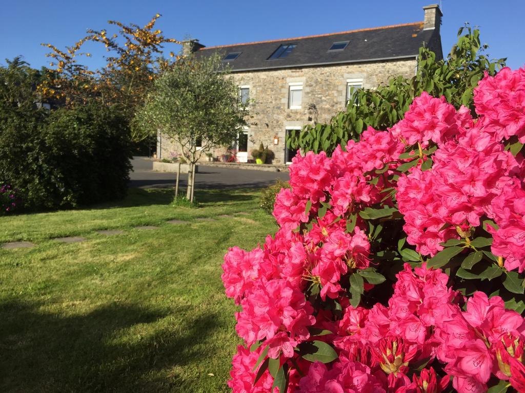 Gites Du Domaine Du Grenier Yffiniac Luaran gambar